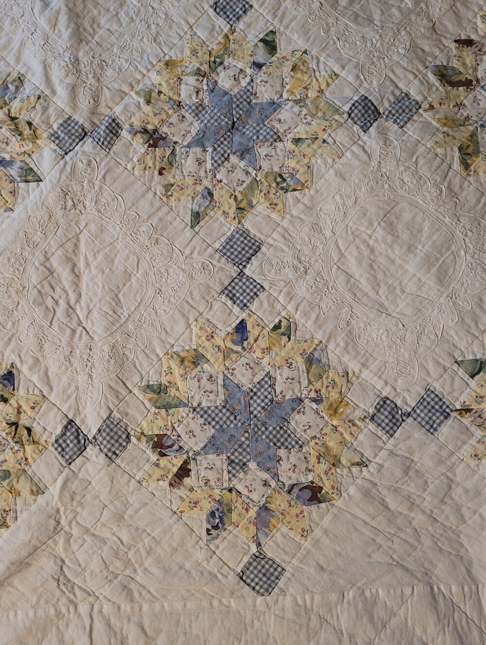 Vintage Handmade Quilt - Picture 5 of 13